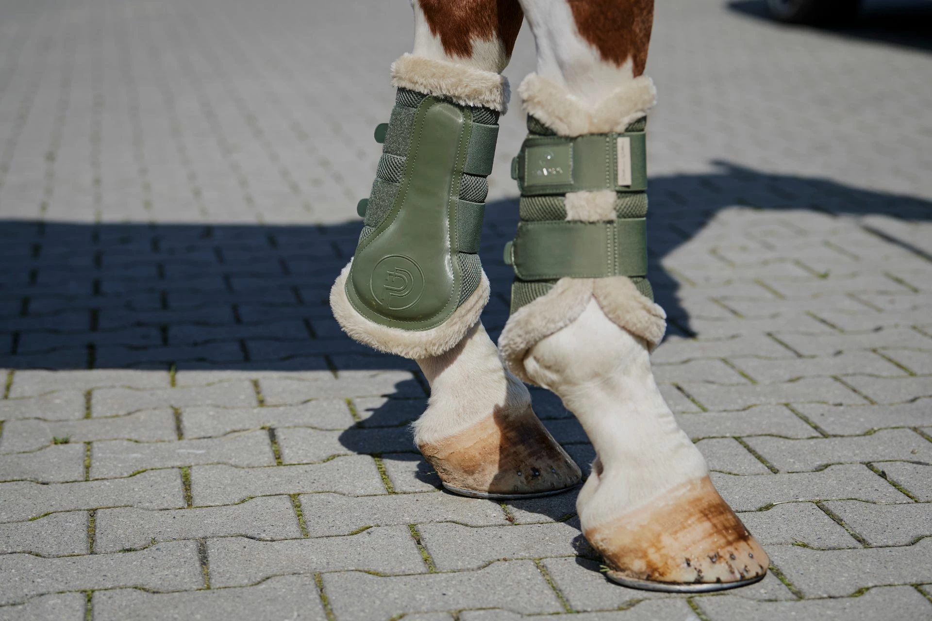 Eskadron Tendon Boots Mesh Fauxfur Platinum 22 Ash Green - Image 2